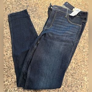 Women’s NWT Hollister Skinny Dark Blue Jeans - 15 Long